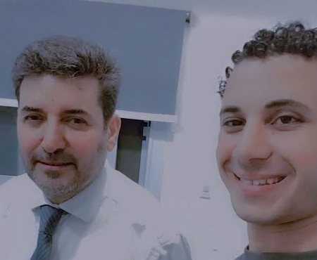 مع واحد من عملائنا بعد التركيب